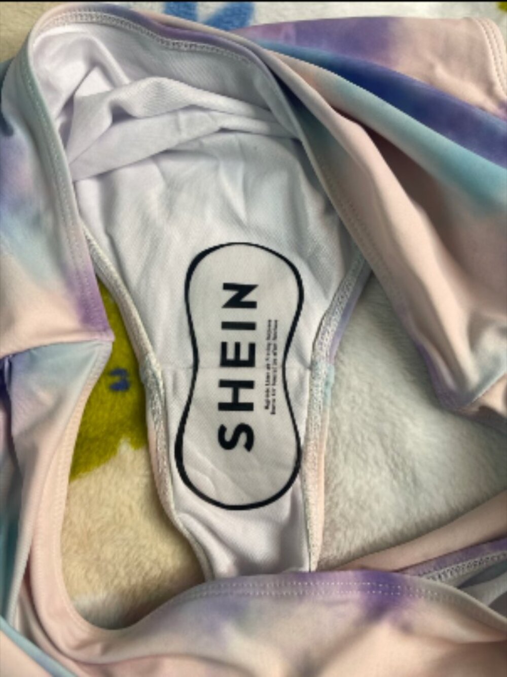 Bikini - Picture 5 of 5